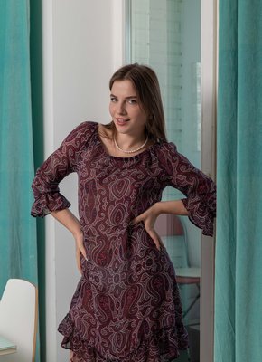 Распутная девка дрочит пизду перед камерой