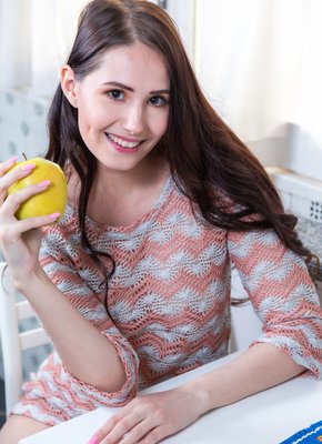 Сексуальная жена без белья показала сочную жопу