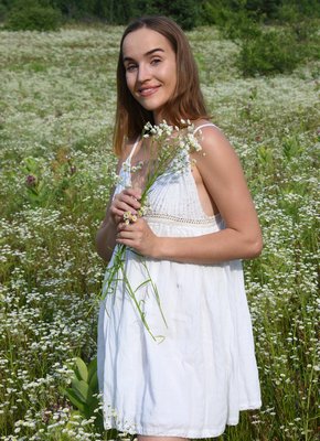 Деревенская баба разделась в поле