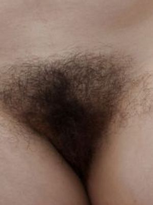 Симпатичная пухляшечка отрастила копну волос )